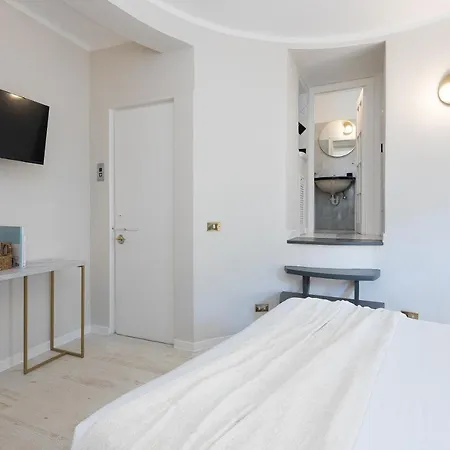 Tiny Studio Piazza Del Popolo 招待所 *